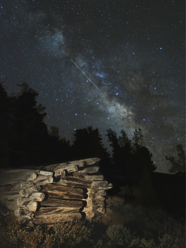 Lyrid Meteor and Milky Way Credit & Copyright: Tony Rowell / Astrophotostore.com APOD